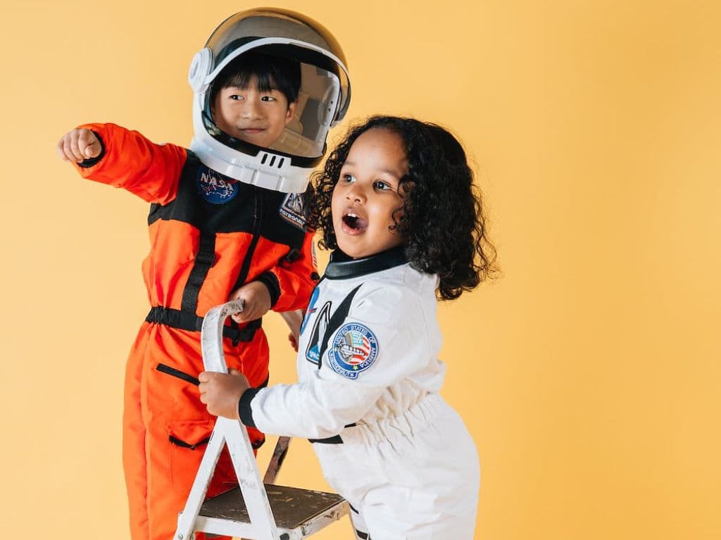 summer-camp-themes-space