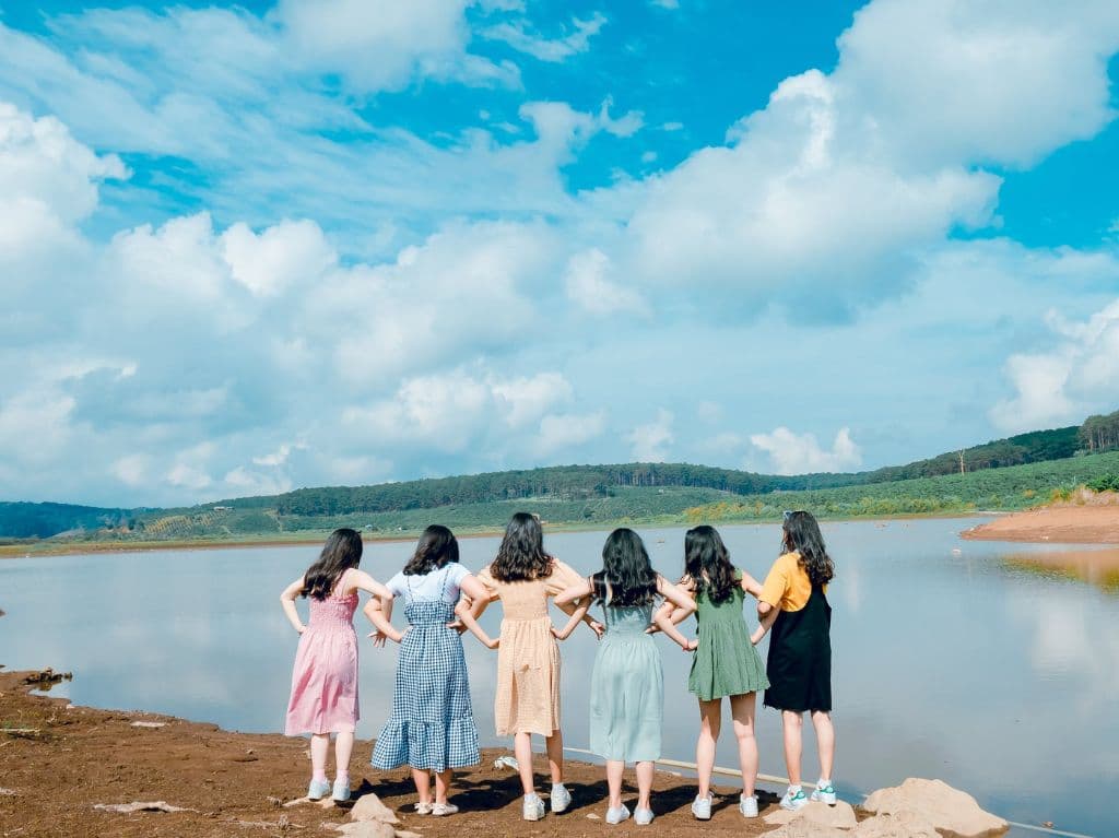 summer-camp-friendship-reunions