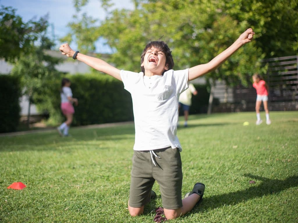 summer-camp-children-emotional-growth