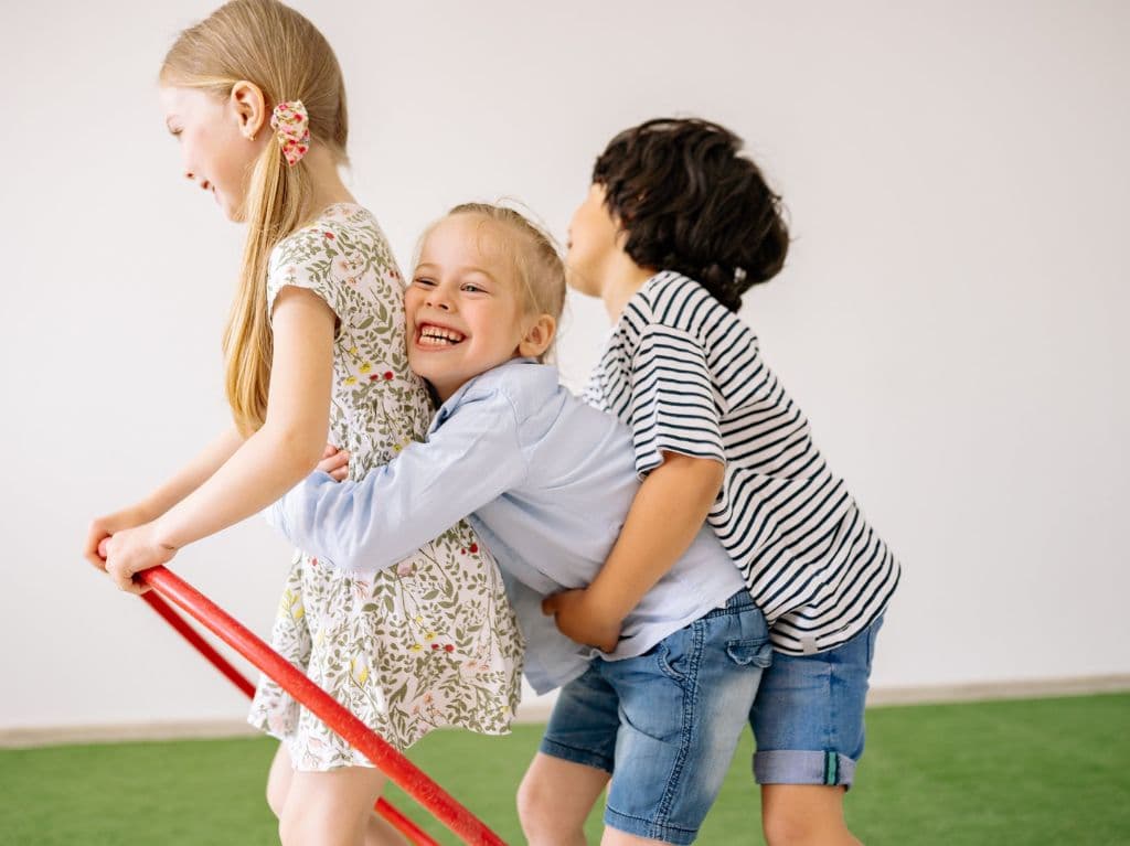 social-summer-camp-friends